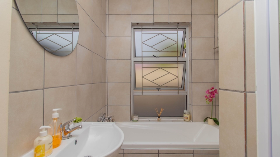 2 Bedroom Property for Sale in Glenwood Western Cape